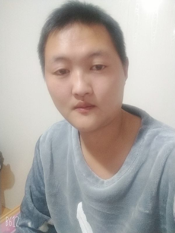 烟圈里透着伤的第二张照片--仙游相亲网